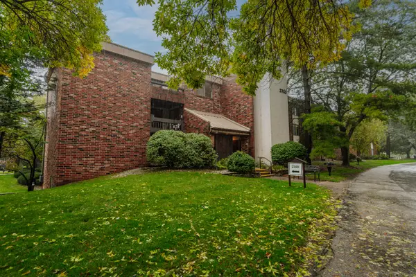 2300 W Good Hope Rd, Glendale, WI 53209