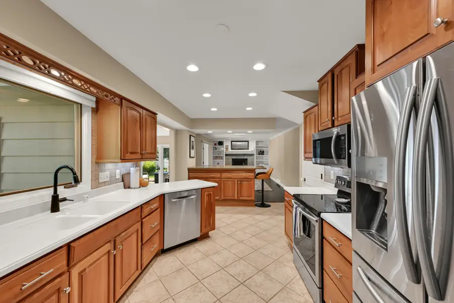 21400 Lancelot Dr, Brookfield, WI 53045 - #3