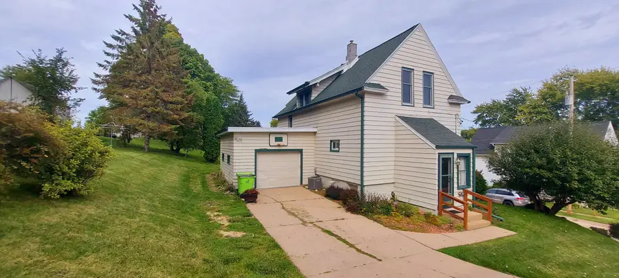 220 Commerce St, Mayville, WI 53050 - #3