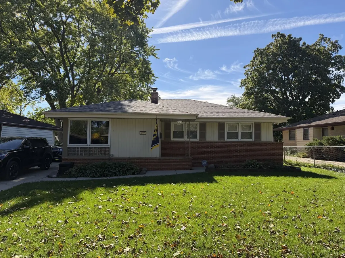 8725 W Palmetto Ave, Milwaukee, WI 53225 - #1