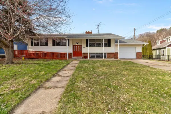 W5906 Valley Pkwy, Shelby, WI 54601