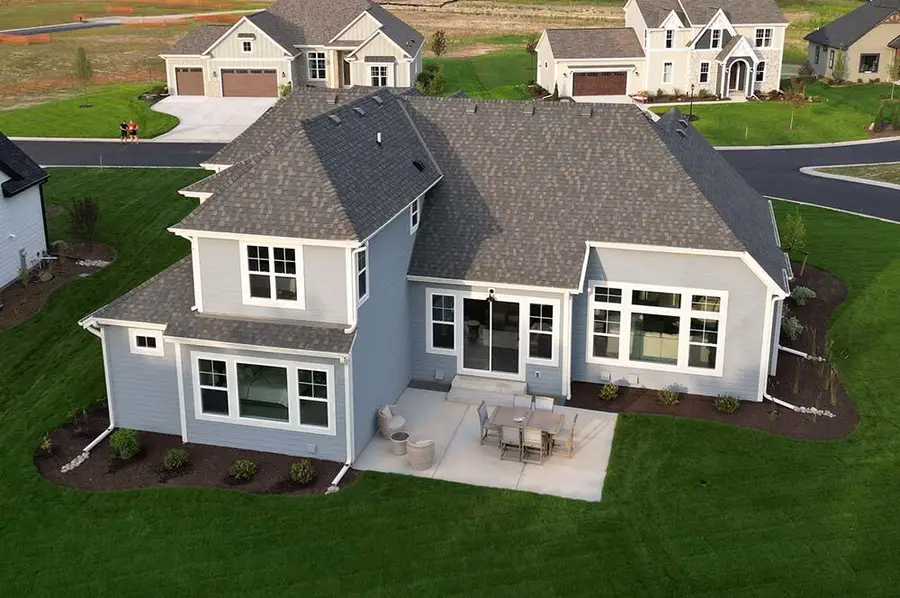 1342 W Falcon Dr, Mequon, WI 53097 - #2
