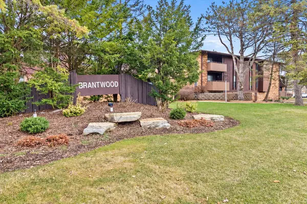 7011 N Green Bay Ave, Glendale, WI 53209