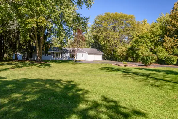 1428 Fiesta Ln, Mequon, WI 53092