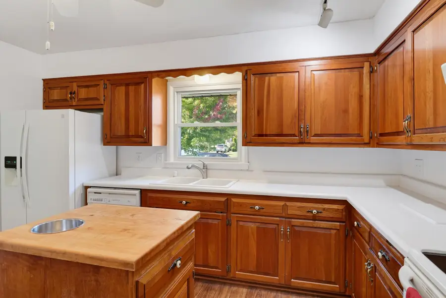 5421 Laura Ln, Greendale, WI 53129 - #3