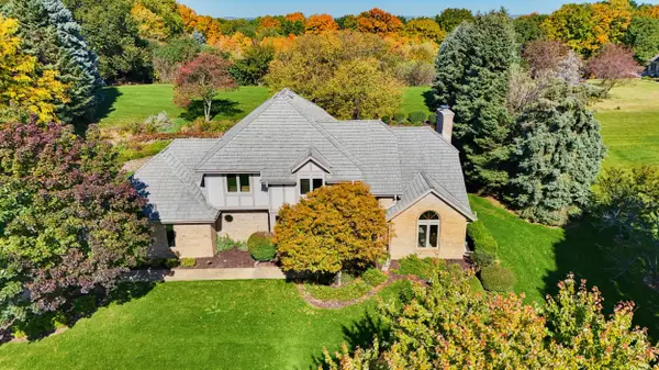 S60W24120 Red Wing Dr, Waukesha, WI 53189