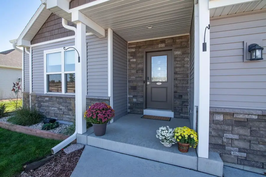 1451 Whalen Dr, Oconomowoc, WI 53066 - #3