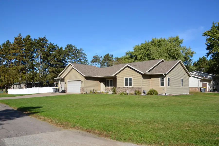 934 Amy Dr, Holmen, WI 54636 - #2
