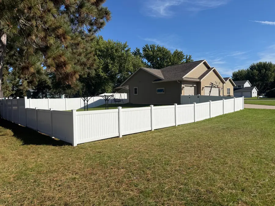 934 Amy Dr, Holmen, WI 54636 - #3