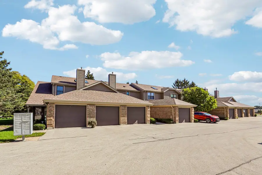 5504 Cambridge Ln, Mount Pleasant, WI 53406 - #2