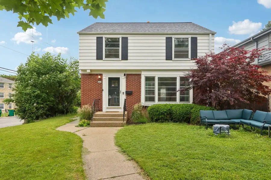 4315 N Wildwood Ave, Shorewood, WI 53211 - #2