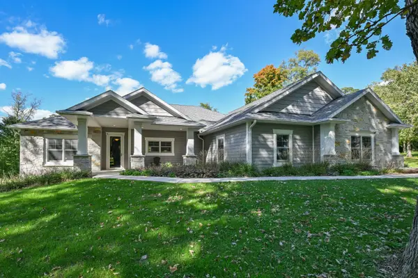 34726 Janesville Dr, Waterford, WI 53149