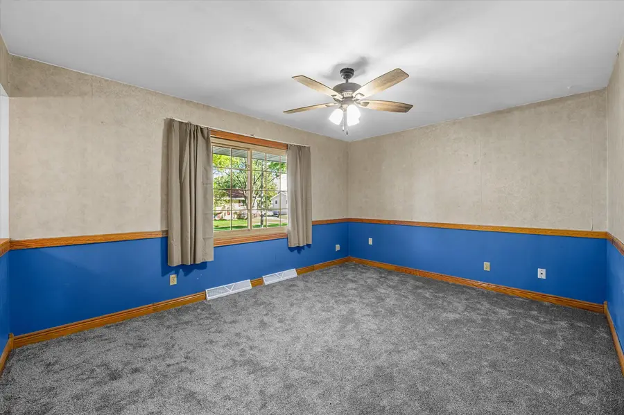 622 Clearview Dr, West Bend, WI 53090 - #2