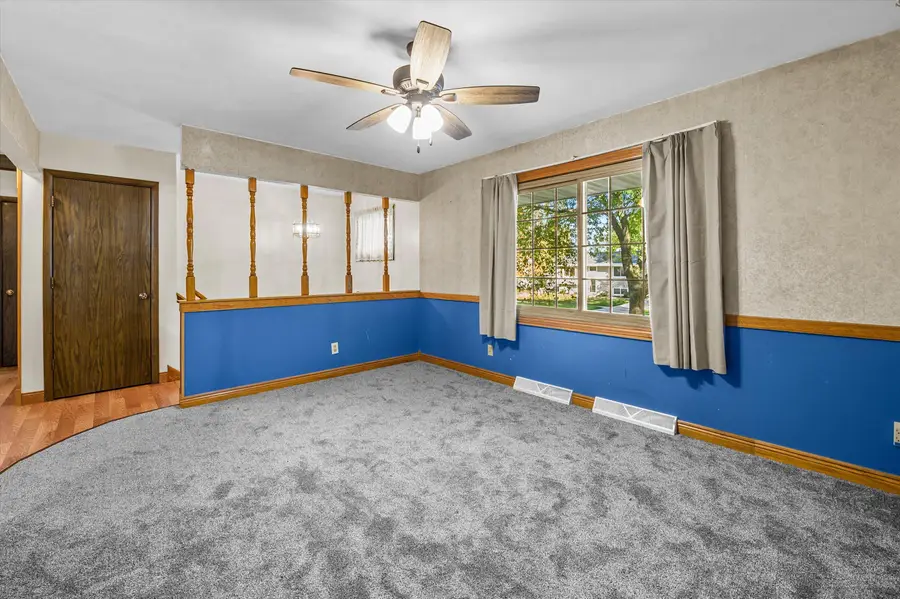 622 Clearview Dr, West Bend, WI 53090 - #3