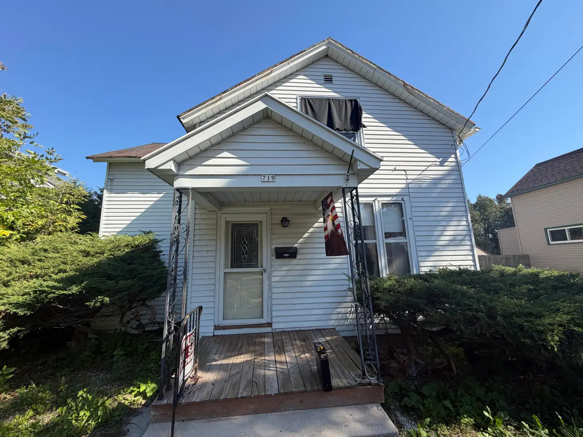 719 S 22nd St, Manitowoc, WI 54220 - #1