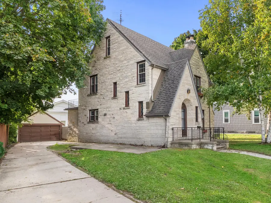 327 Pine St, Sheboygan Falls, WI 53085 - #2