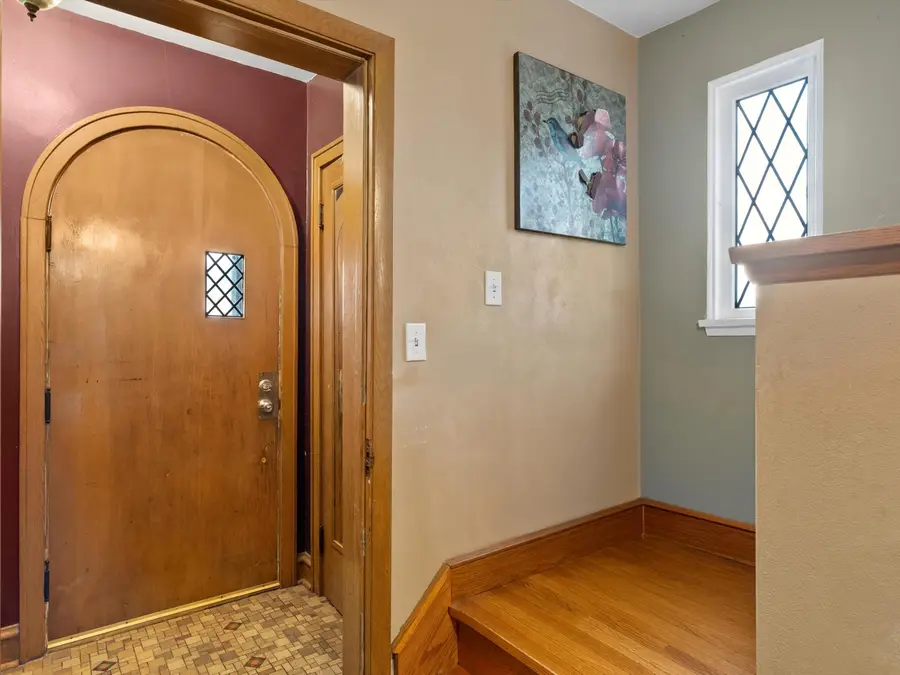 327 Pine St, Sheboygan Falls, WI 53085 - #3