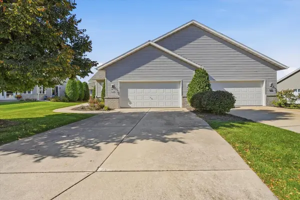 N7789 Maple Ridge Rd, Ixonia, WI 53066