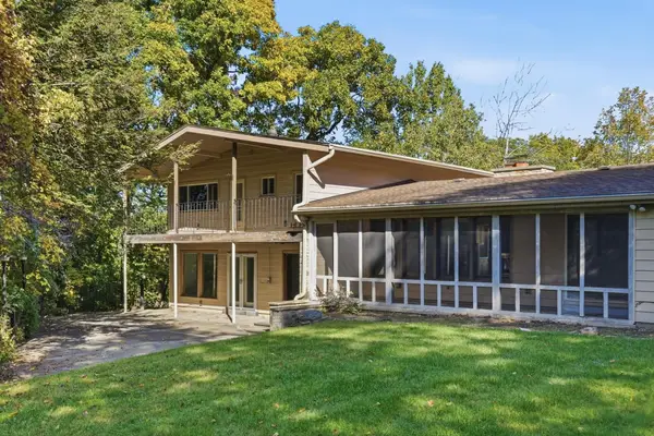 610 Downing Dr, Waukesha, WI 53186