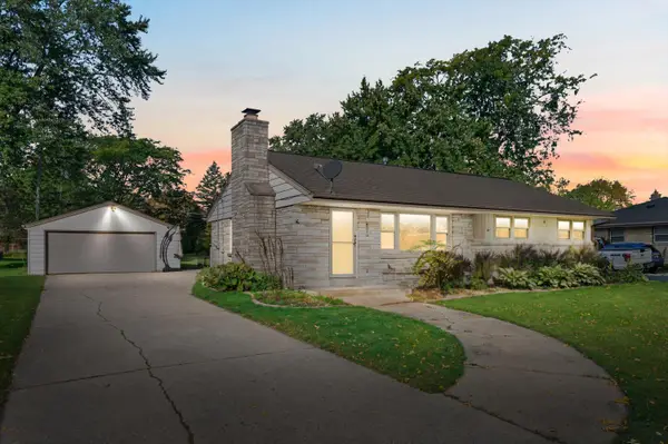 4551 N 100th St, Wauwatosa, WI 53225