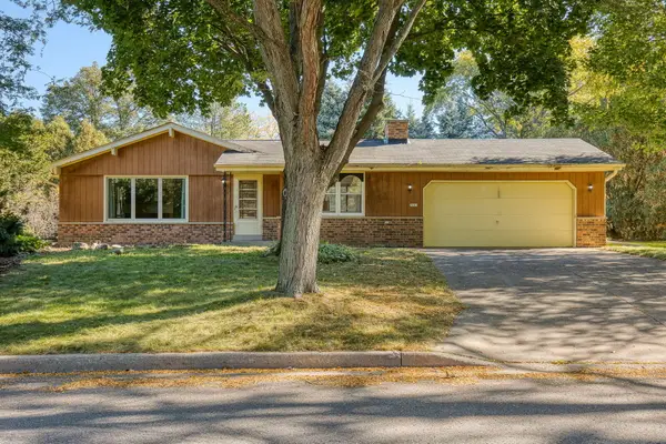 7143 Horizon Dr, Greendale, WI 53129