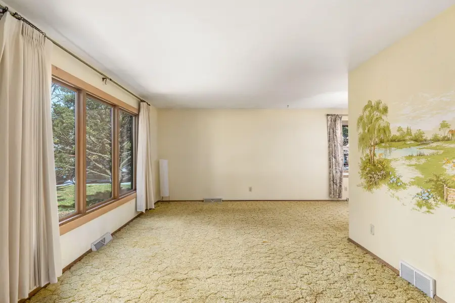 7143 Horizon Dr, Greendale, WI 53129 - #3