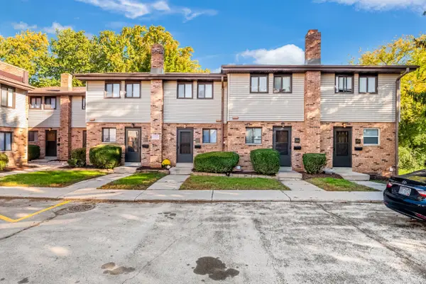240 E Dekora St, Saukville, WI 53080