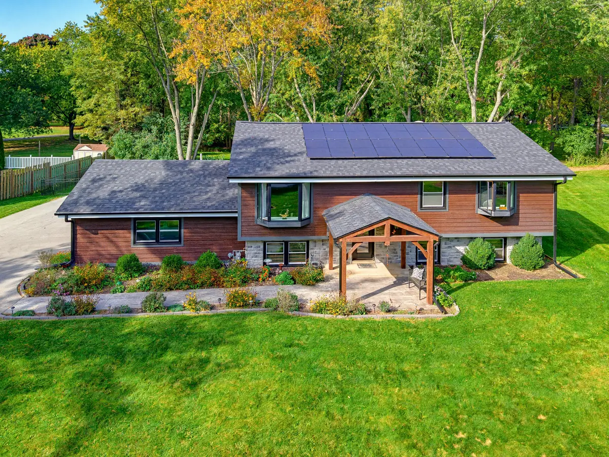 W330N5515 Linden Cir E, Merton, WI 53058 - #1