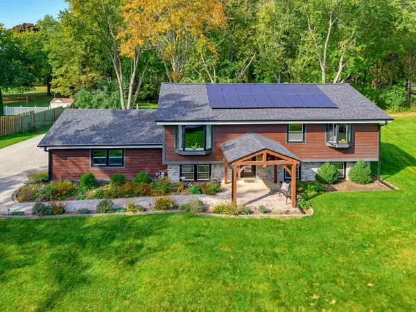 W330N5515 Linden Cir E, Merton, WI 53058