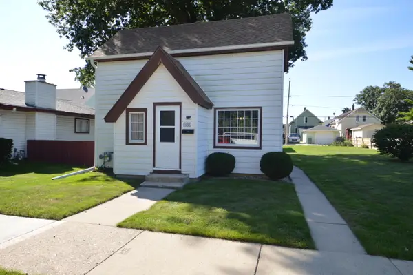 809 Manitoba Ave, South Milwaukee, WI 53172