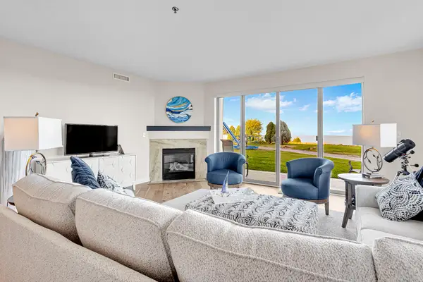4110 S Lake Dr, Saint Francis, WI 53235