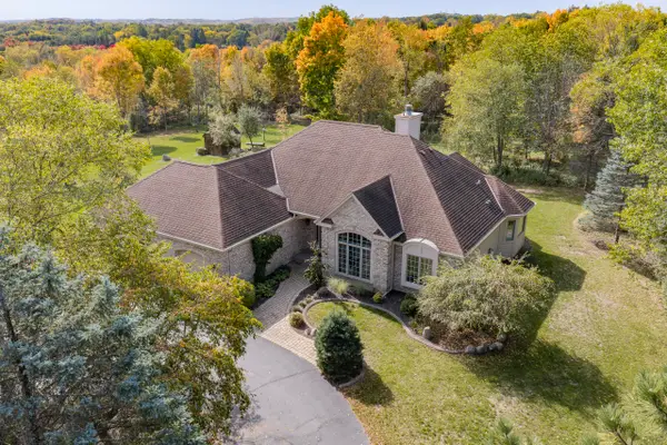 4945 S Calhoun Rd, New Berlin, WI 53151