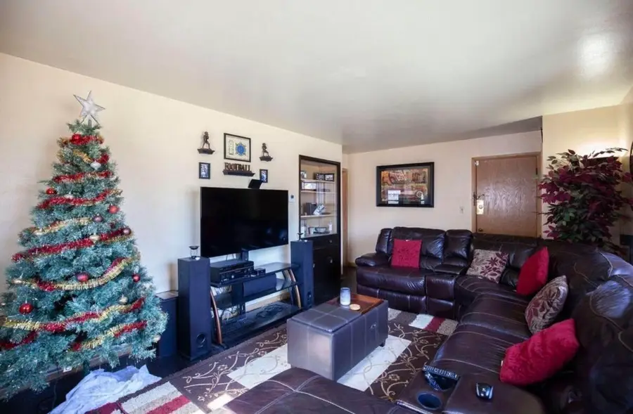 4055 N 68th St, Milwaukee, WI 53216 - #3
