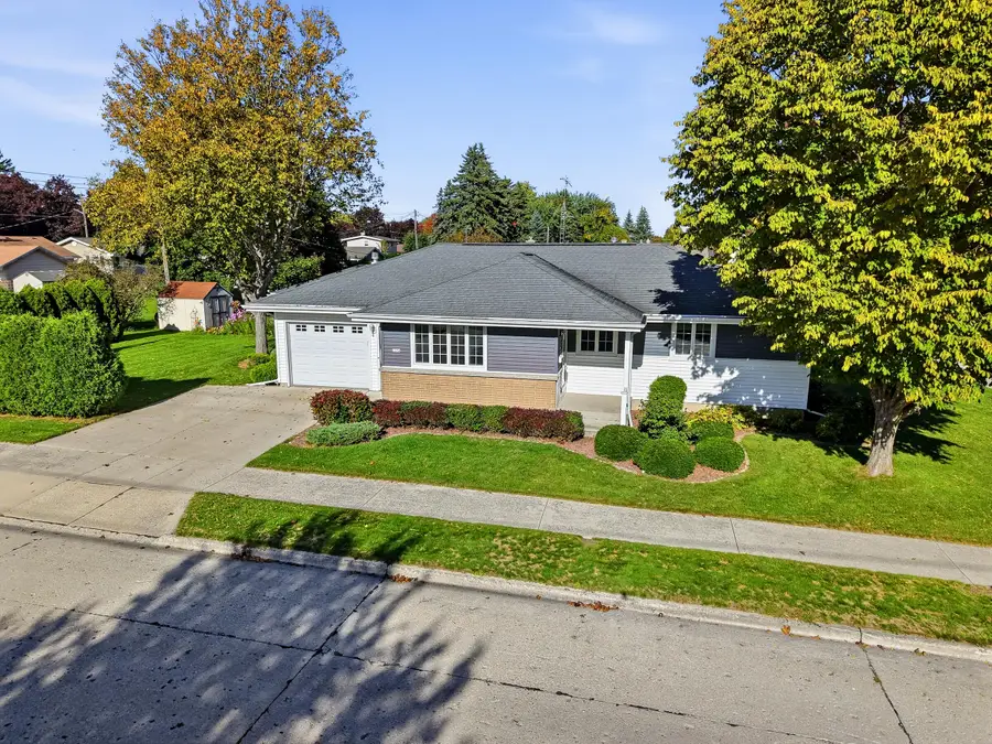 1354 N 16th St, Manitowoc, WI 54220 - #2