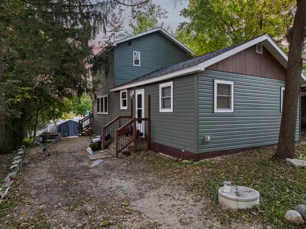 107 Bayview Rd, Delavan, WI 53191