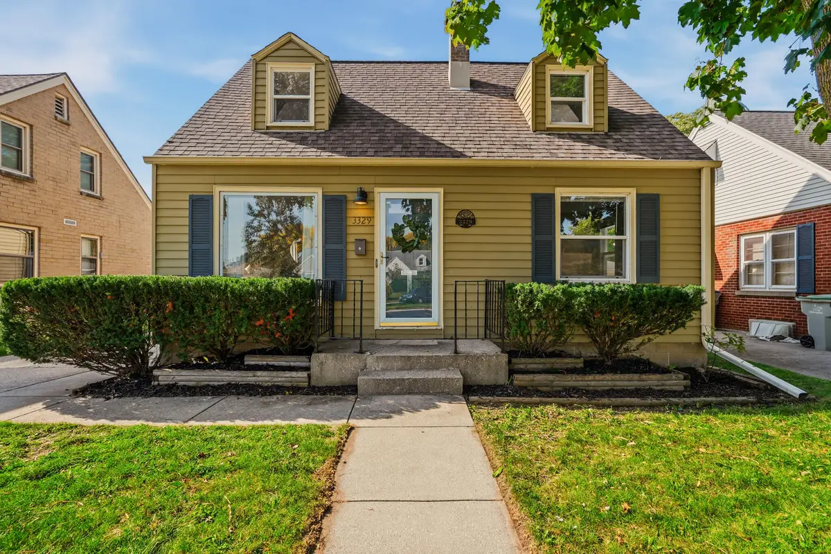 3329 N 92nd St, Milwaukee, WI 53222 - #1