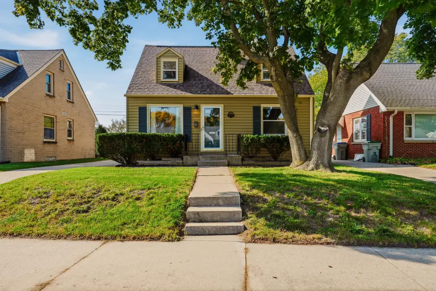 3329 N 92nd St, Milwaukee, WI 53222 - #2