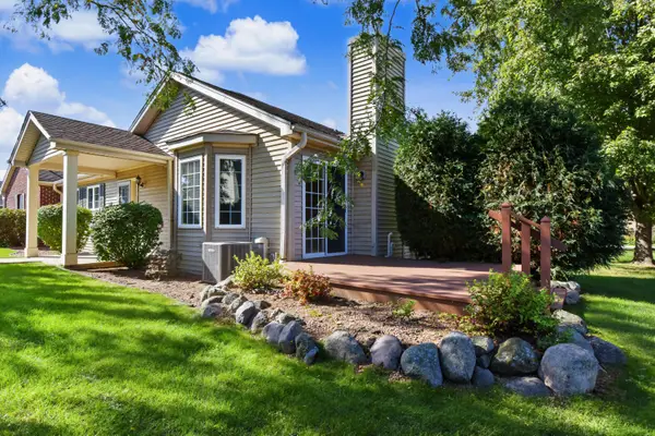 5152 S Hidden Dr, Greenfield, WI 53221