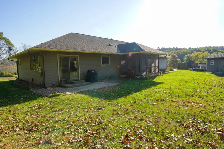 W5136 Hale Ct, Farmington, WI 54636 - #2
