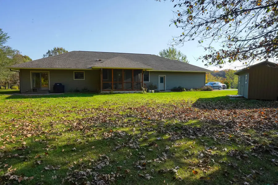 W5136 Hale Ct, Farmington, WI 54636 - #3