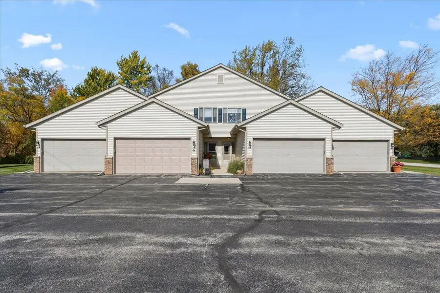 934 Spring Ct, Newburg, WI 53095 - #2