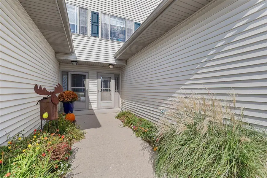 934 Spring Ct, Newburg, WI 53095 - #3