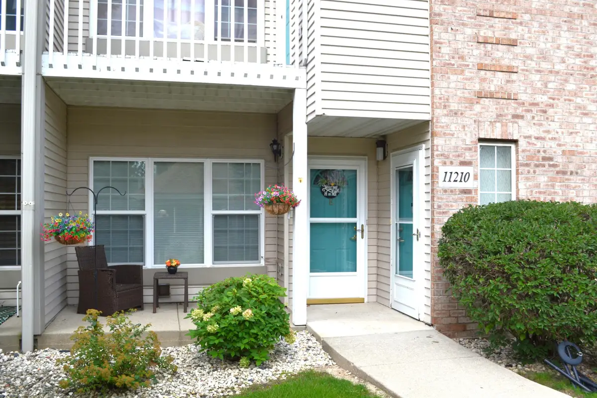 11210 W Gilbert Ave, Wauwatosa, WI 53226 - #1