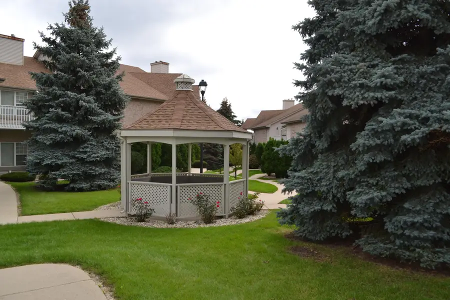 11210 W Gilbert Ave, Wauwatosa, WI 53226 - #2