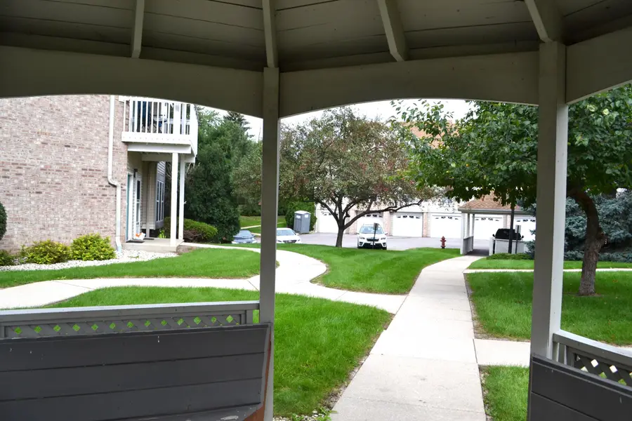 11210 W Gilbert Ave, Wauwatosa, WI 53226 - #3