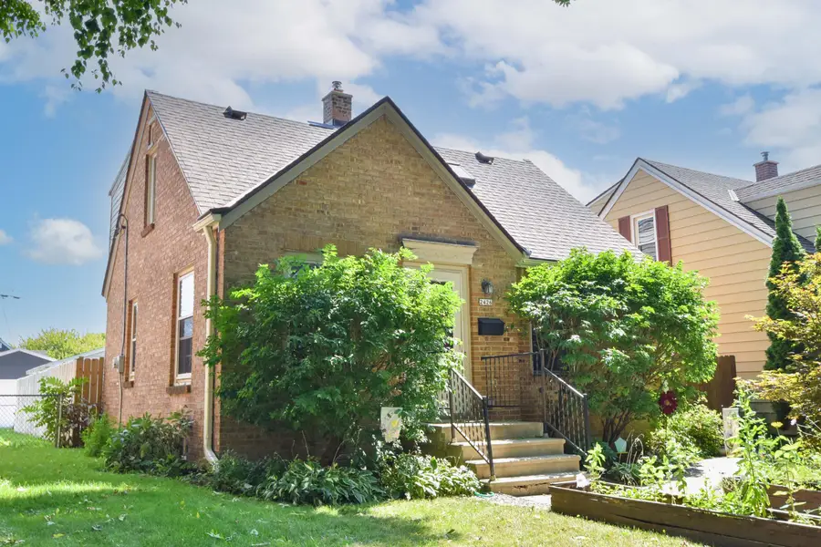 2426 S 73rd St, West Allis, WI 53219 - #3