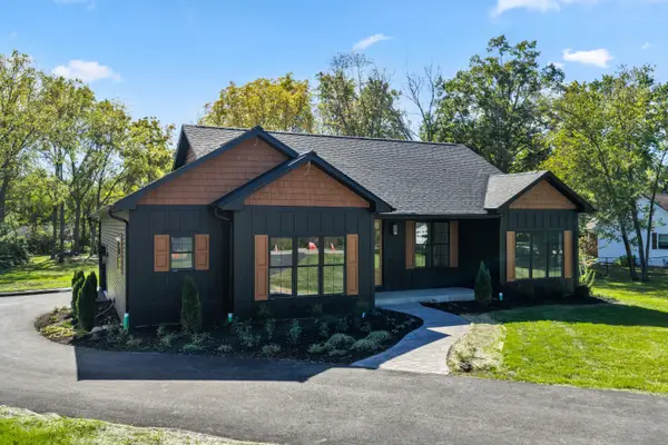 121 Glenwood Dr, Delavan, WI 53115