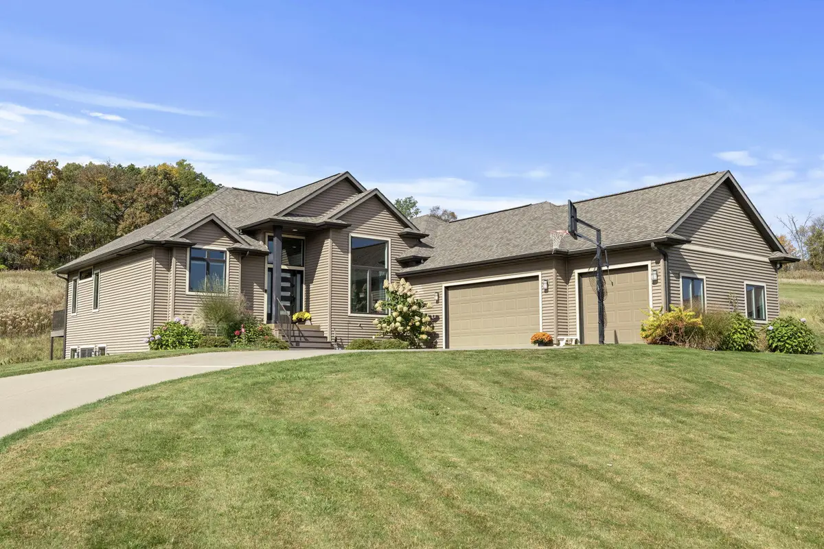 W6454 Willow Wood Ct, Onalaska, WI 54636 - #1