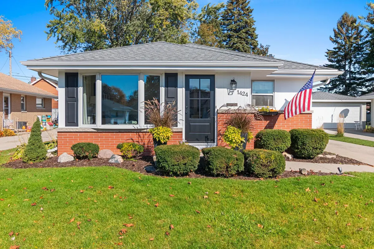 1424 Kuhl St, Manitowoc, WI 54220 - #1