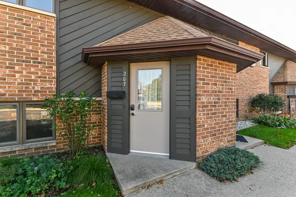 637 Meadow Ln, Burlington, WI 53105